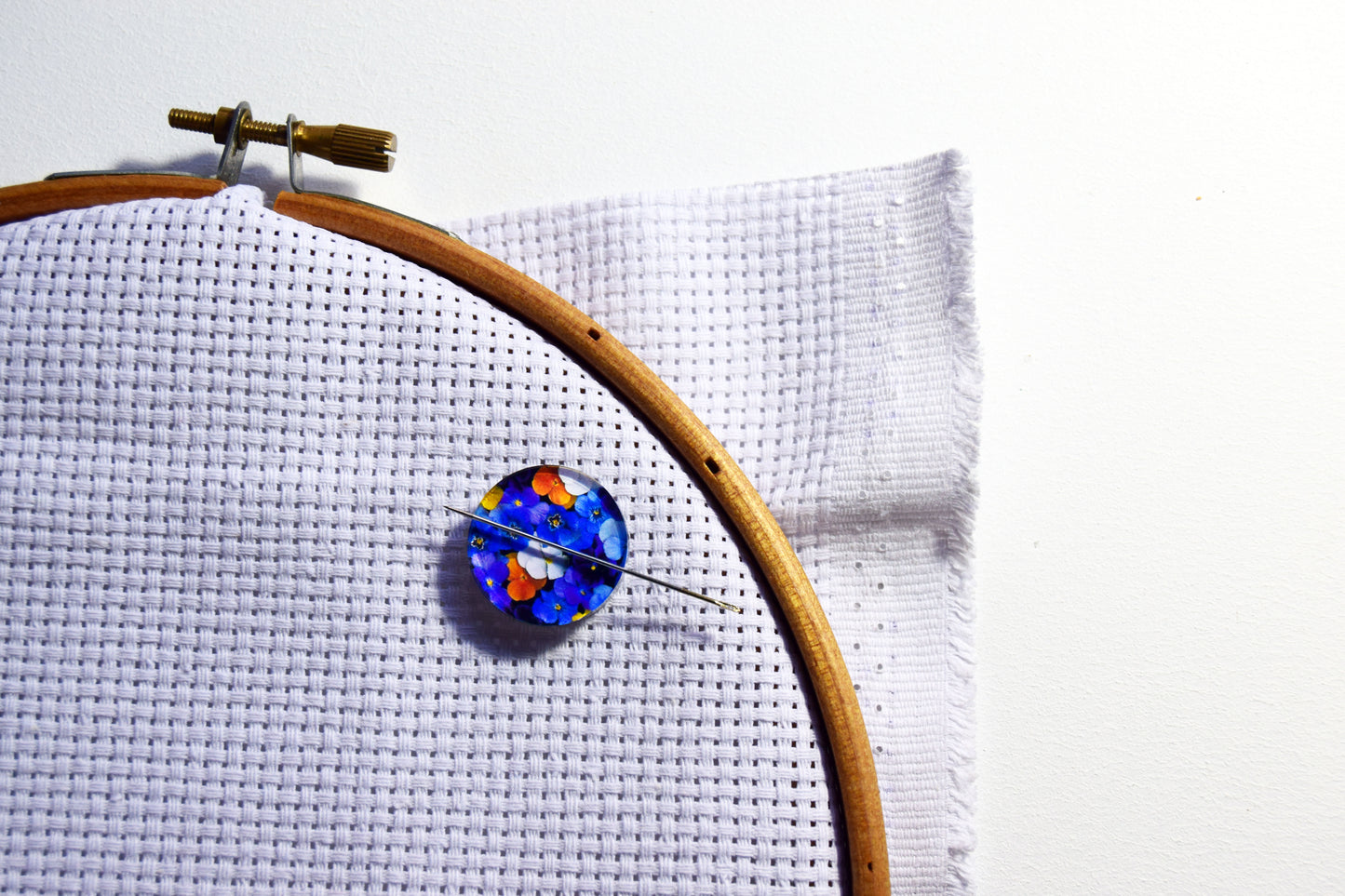 needle minder cross stitch counter keepers extra fabric embroidery parking bobbin magnetic dariamakes cross stitch kit embroidery kit gift for mother gift for granny gift for stitcher embroidery gift クロスステッチ刺繍ツール Kreuzstich-Stickerei vyšívání křížkovým stehem broderie au point de croix κέντημα με σταυροβελονιά  ricamo a punto croce 크로스 스티치 자수  krustdūrienu izšūšana siuvinėjimas kryželiu bordado em ponto cruz bordado en punto de cruz korsstygnsbroderi çapraz dikiş nakış التطريز عبر غرزة